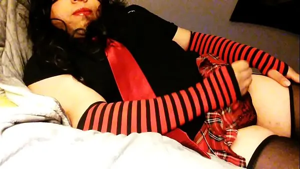 Assista a crossdresser playing with herself vídeos recentes