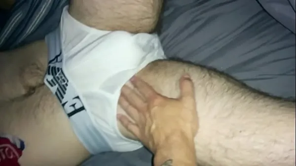 Παρακολουθήστε Sexy massage by tattooed man to his bi friend νέα βίντεο