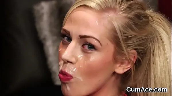 Se Foxy peach gets cumshot on her face eating all the cream friske videoer