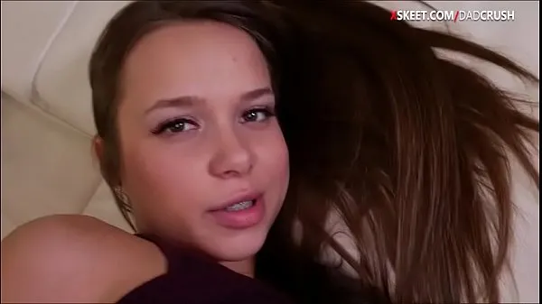 Titta på Pretty teen Liza Rowe and stepdad boning nya videor