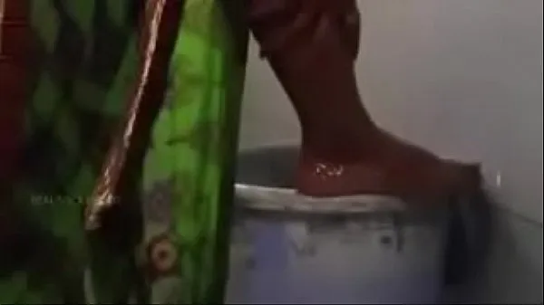 Indian Bhabi HOT Bathroom Scene Leaked ताजा वीडियो देखें