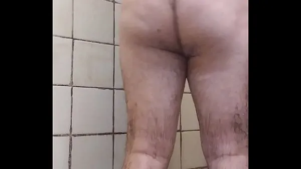 Oglejte si In the shower sveže videoposnetke