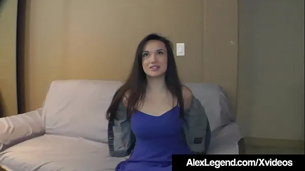 Regardez French Master Alex Legend vient en aide à son voisin parisien, Paris Lincoln, et la baise avec son Fat French Cock partout dans son appartement, jusqu'à ce qu'il se la charge sur le ventre et les seins nouvelles vidéos