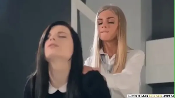 Bekijk Lesbians Deep Fucking with Strapon Toy nieuwe video's