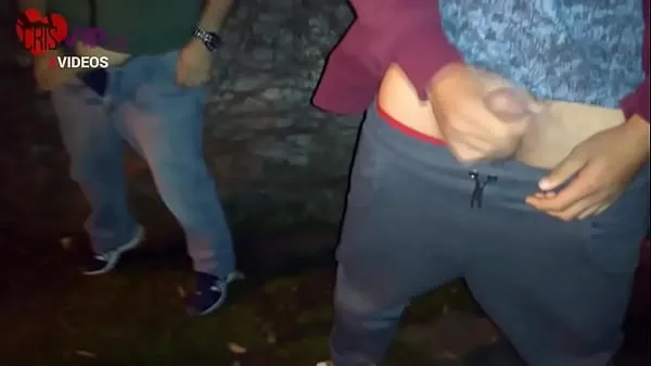 Sehen Sie sich Erstes Dogging auf der Suche nach der Lapa of Cris, als er seine Frau filmt, wie sie ihn verflucht und einigen seltsamen Männern Sex und Sperma in den Mund nimmt neuen Videos an