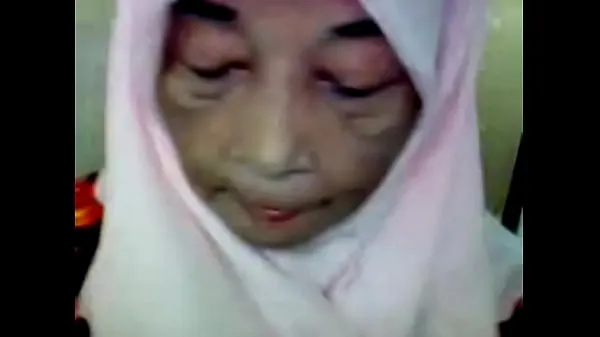 Oglejte si Malaysian Granny Blowjob sveže videoposnetke