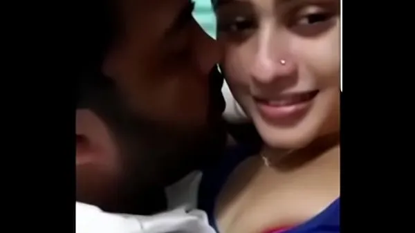 desi wife kissing and romance ताजा वीडियो देखें