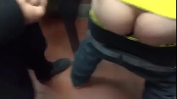 Mira Sexo en publico en el baño - trio nuevos videos