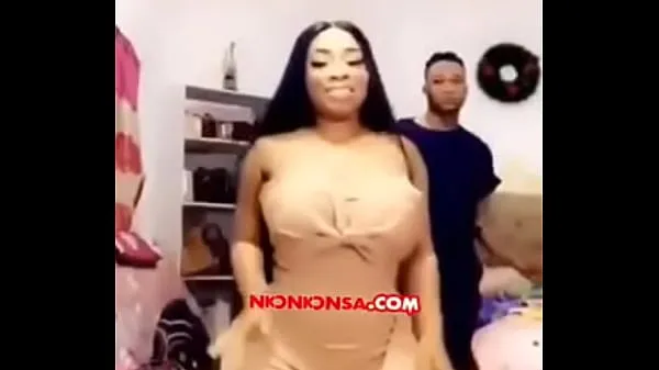 Nézz meg MOESHA BODOUNG TWERKS FOR THE CAMERA friss videót