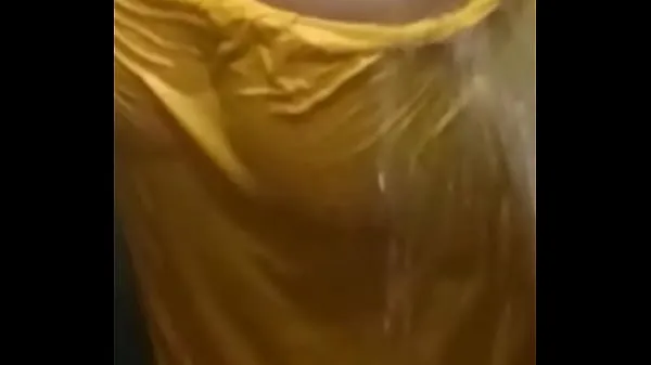 Se Bhabhi bath suit yelow ferske videoer