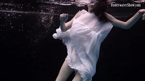 Nézz meg Andrejka does astonishing underwater moves friss videót