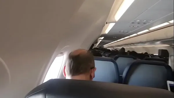 Sehen Sie sich Öffentlicher Flugzeug Blowjob neuen Videos an