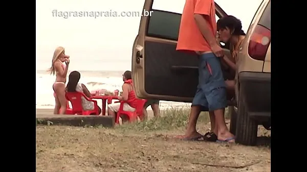 Guarda Morena succhia il cazzo del partner su una spiaggia sulla costa di San Paolo - Brasilenuovi video