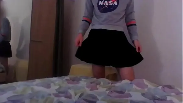 观看 Cute crossdresser NASA fan having fun 个新视频