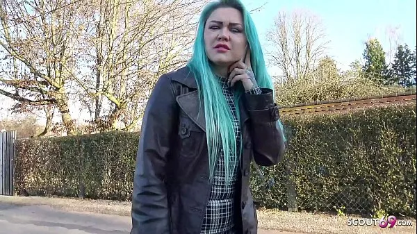 Se GERMAN SCOUT - GREEN HAIR GIRL TALK TO FUCK FOR CASH AT REAL PICK UP CASTING friske videoer