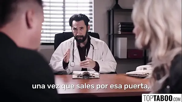 Mira Esposo ve mientras su HERMOSA esposa es IMPREGNANADA con el esperma del doctor [SUB ESP nuevos videos