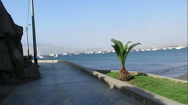 Assista a SCULPTURAL GODDESS MILF POSES ON DENTAL Floss ON THE BEACH vídeos recentes