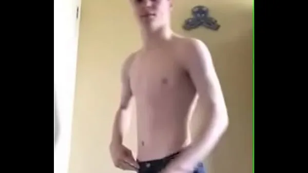 Se 19 year old boy ferske videoer