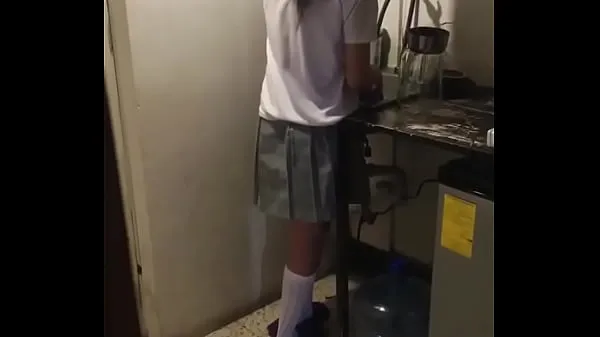 Mira a mi MEDIA-HERMANA LAVANDO los TRASTES y Aprovecho para COGER Mientras no Hay NADIE en CASA! COGIENDO con mi LINDA Media-Hermana ESTUDIANTE Cuando llega de la ESCUELA Mientras Está LAVANDO los TRASTES, Aprovecho que Estamos SOLOS nuevos videos