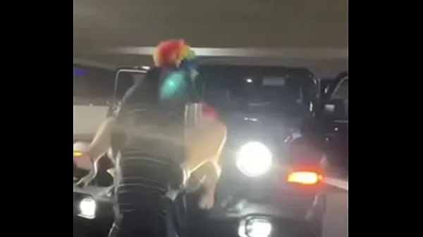 Pink hair whore gets pounded on jeep ताजा वीडियो देखें