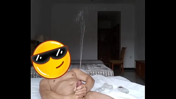 Mira Jugar con la polla en un hotel pequeño, masturbarse, chorrear, fuente, chorro, chorro nuevos videos