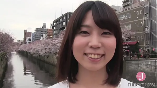 Regardez Une japonaise souriante en sous-vêtements blancs aime se faire doigter et lécher la chatte nouvelles vidéos