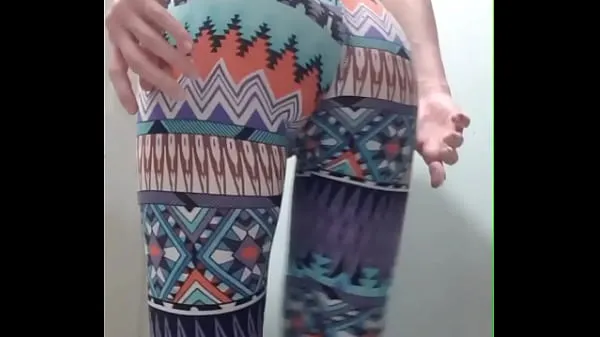 Oglejte si Femboy in Leggins sveže videoposnetke