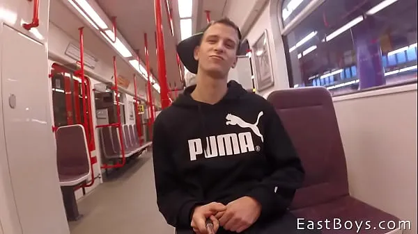 Oglejte si Jerking In the subway and handjob - Thomas Fiaty sveže videoposnetke