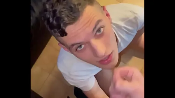 Guarda Buona irrigazione di sperma per questo piccolo twink! StephKiller e Nasty Boynuovi video