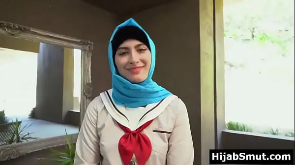 Se Girl in hijab trained how to fuck friske videoer