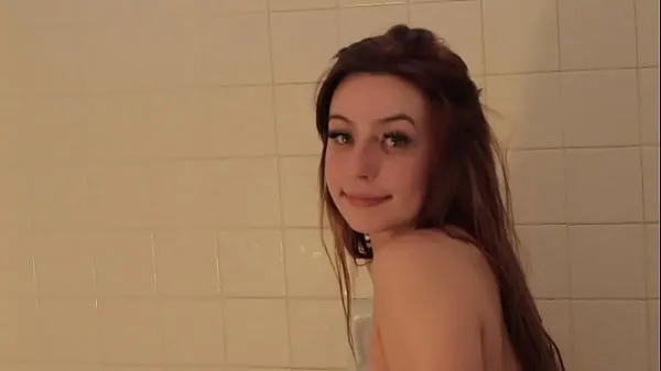 Tonton Video Nasty Girl Drinks Piss in Shower baru