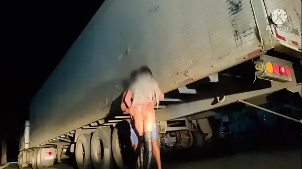 TRUCKER FUCKED THE NAUGHTY CUZINHO ON THE ROAD'S SIDE 새로운 비디오를 시청하십시오