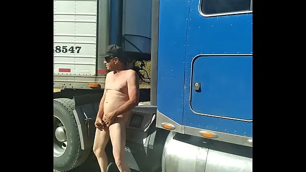 Perv Trucker Roadside Area Break تازہ ویڈیوز دیکھیں