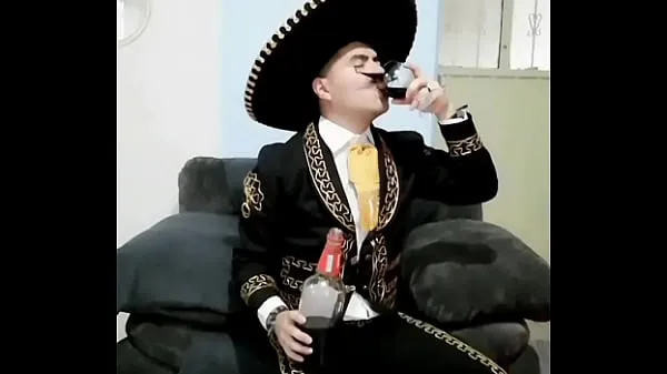 Bekijk Practicing to be Mariachi made me very horny until I finished the bottle of sherry nieuwe video's