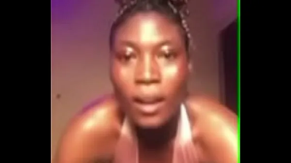 Xem Pretty black girl dancing in front of her computer Video mới