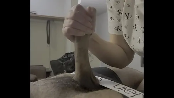 Sehen Sie sich Handjob-Cumshot von meiner falschen Stiefschwester in einem Motel neuen Videos an