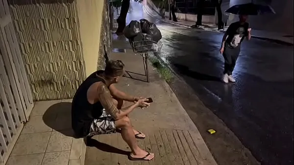 Xem Um carioca comendo o cu guloso de um mineiro em um dia de chuva Video mới