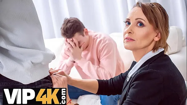 Regardez TUTOR4K. Le garçon ne veut pas rembourser sa dette et sa belle-mère sert une bite de goujons nouvelles vidéos