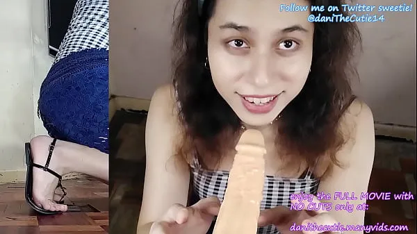 hottie tgirl DaniTheCutie plays with her sexy feet and curvy soles تازہ ویڈیوز دیکھیں