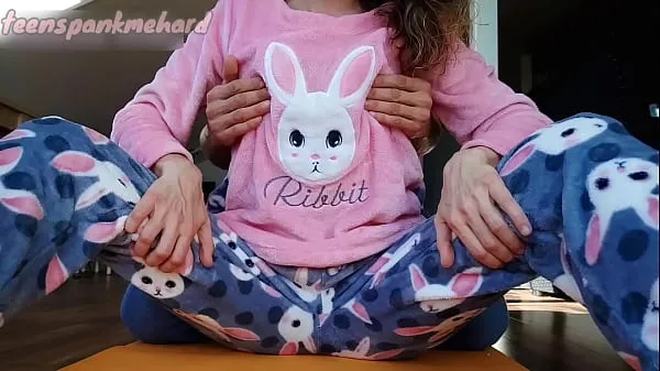 Pozrite si stepdaddy risky petting teen 18yo in pajama after study čerstvé videá