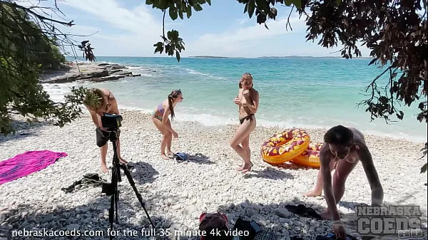 Mira pasar las vacaciones en la playa en topless y miss pussycat lesbiana follando a rebeka ruby momento privado nuevos videos