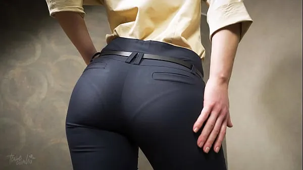 Regardez Véritable amateur dans un pantalon de bureau super serré montrant une ligne de culotte visible nouvelles vidéos