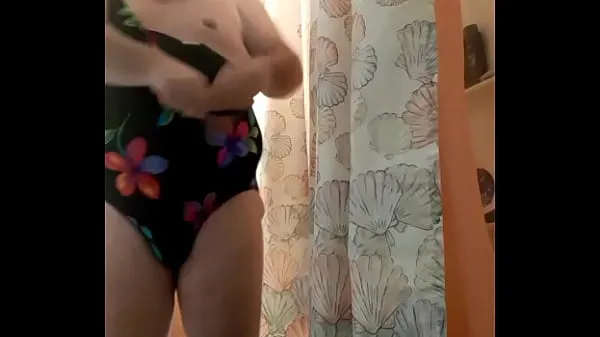 Nézz meg Stripping and shower friss videót