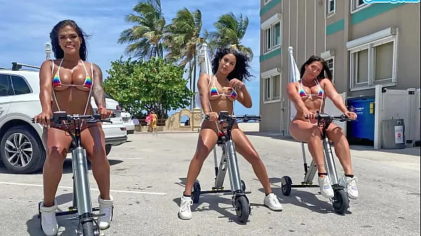 Oglądaj Big Ass Latinas Ride Electric Trikes At Public Beach Big Booty nowe filmy