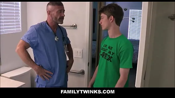 Podívejte se na FamilyTwinks - Hot Step Son Family Sex With Doctor Step Dad While Learning Anatomy - Keith Ryan, Felix Maze nová videa