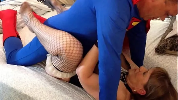 Oglejte si Superman Fucks... Catwoman? 02042020-C4 sveže videoposnetke