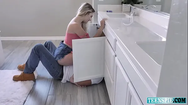 Podívejte se na Kenna James Her Newly Divorced Neighbor Help Her To Achieve Her Goal nová videa