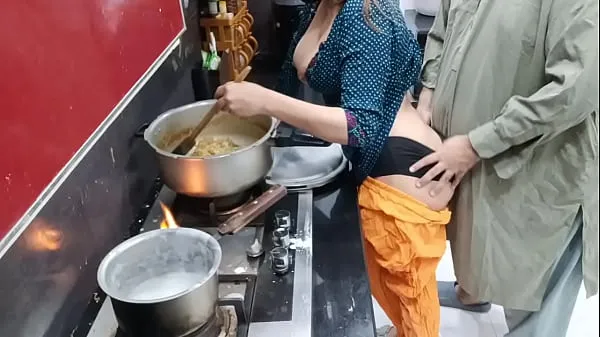 Se Desi Housewife Anal Sex In Kitchen While She Is Cooking friske videoer