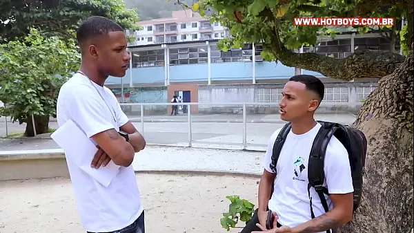 Regardez Baiser le salopard en classe pour passer l'année nouvelles vidéos