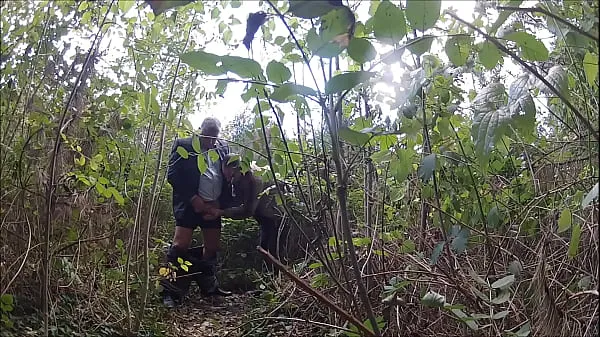 Oglejte si GRANDPARENTS IN THE FOREST 338 sveže videoposnetke